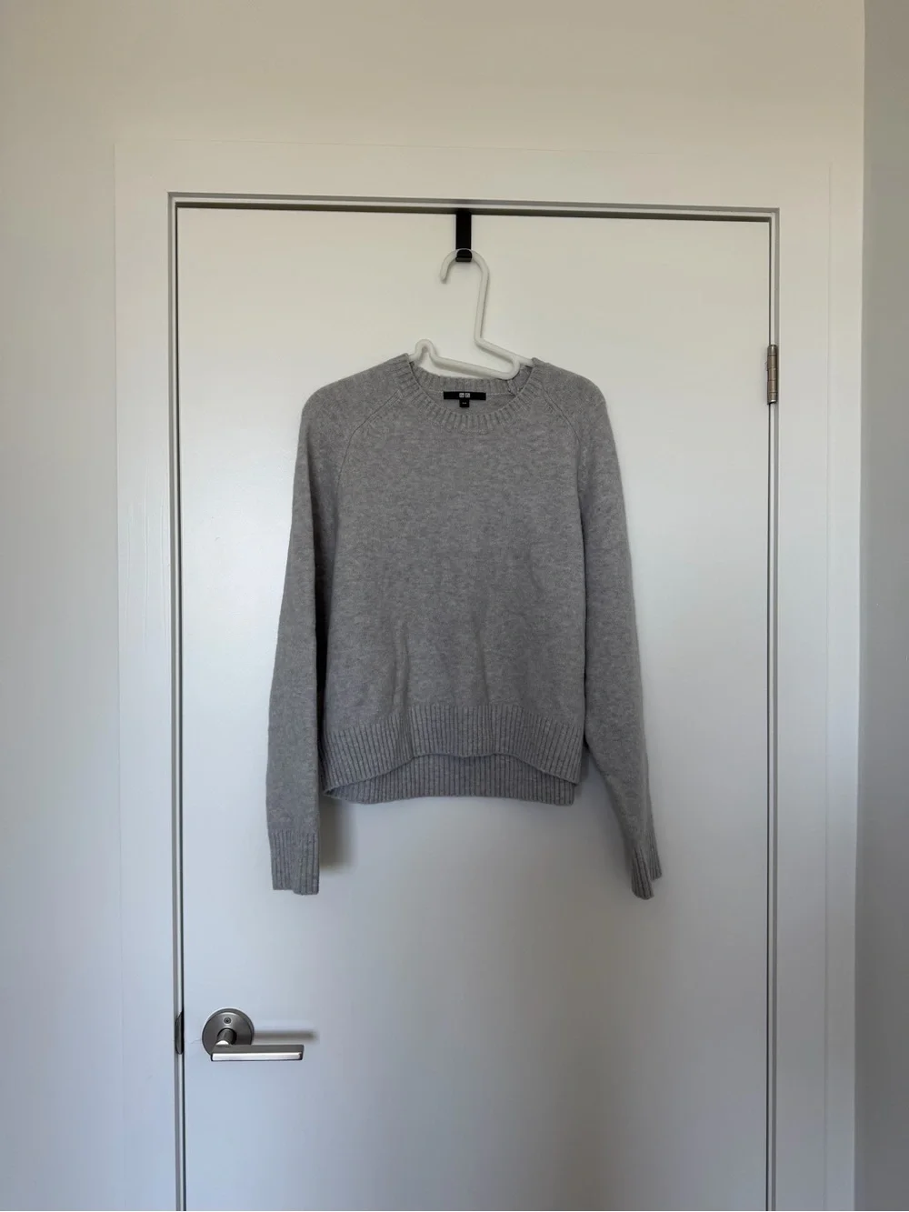 Uniqlo Light Gray Ribbed Crewneck Sweater - Picture 1 of 3